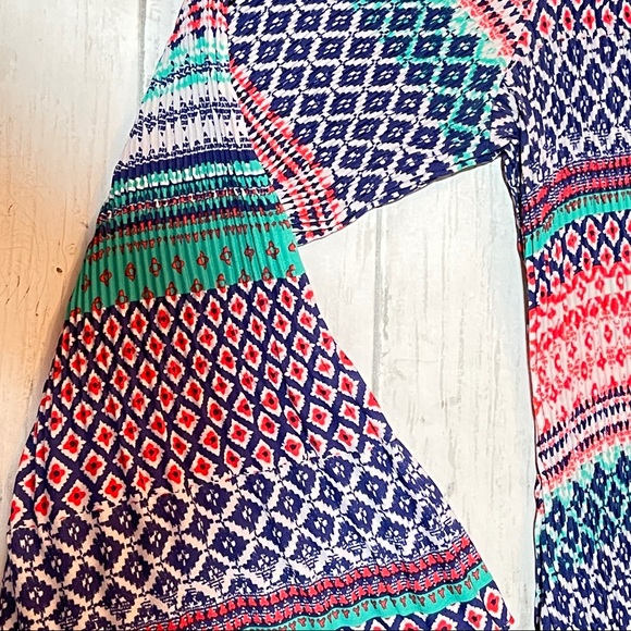 Cato Large accordion style- long stretchy top - Picture 2 of 4